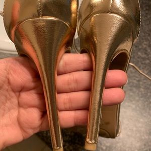 Lulu rose gold heels. Size 8